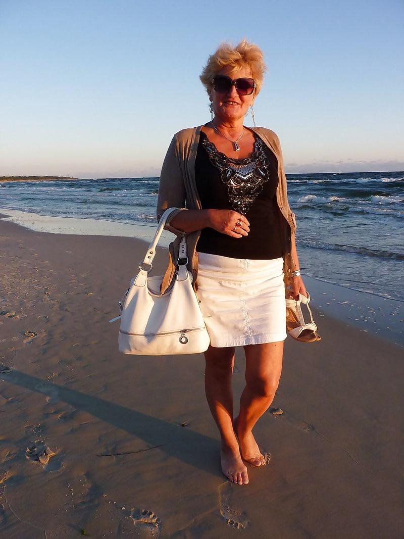 9P Awesome GILF - Ewa