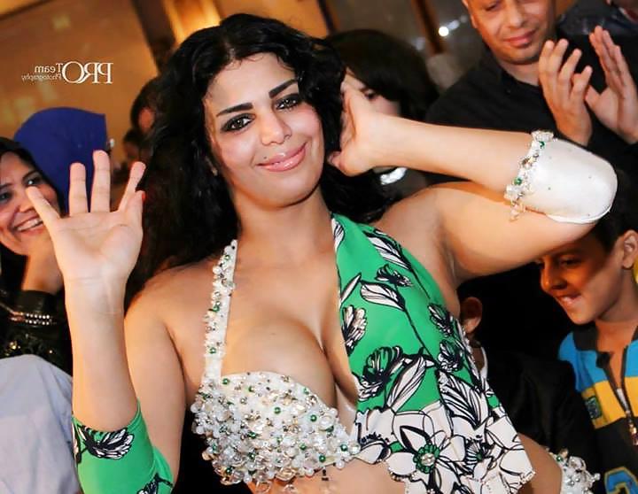 25P Egyptians Dancer 