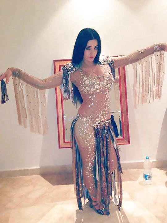 25P Egyptians Dancer 