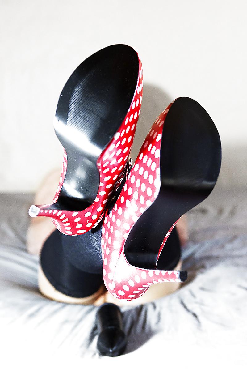 25P High heels, stocking and anal dildo