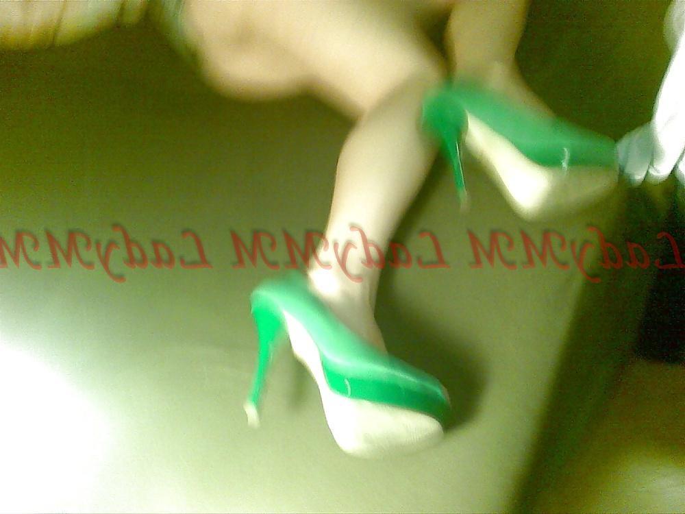 15P LadyMM Italian Milf dangling  green shoes 