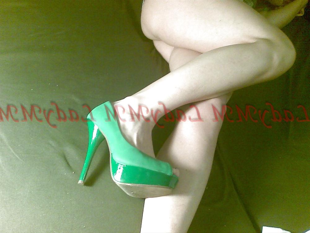 15P LadyMM Italian Milf dangling  green shoes 