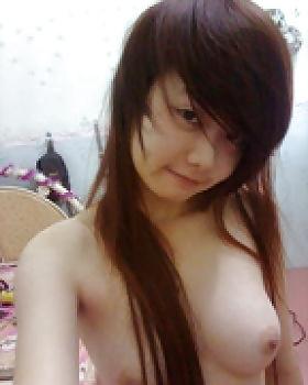 8P Vietnamese student gets naked on Zalo