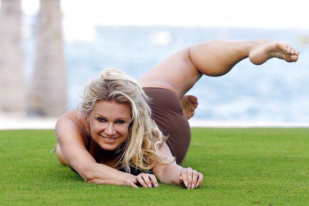 14P Magdalena Brzeska - German Celeb in Sexy Bikini  