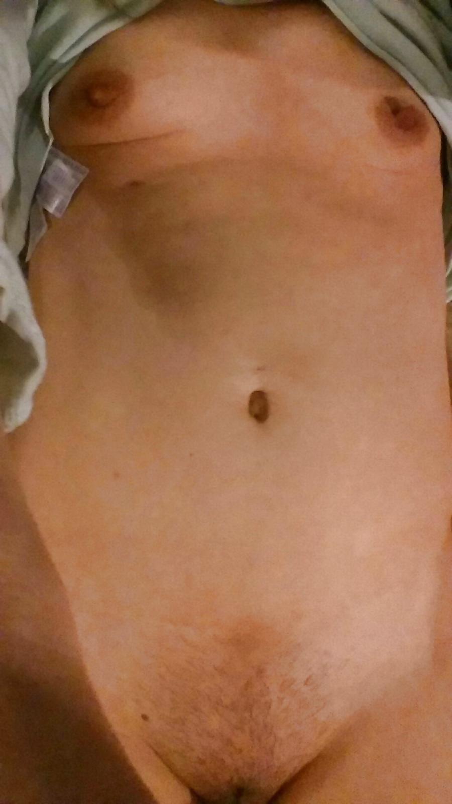 14P Tiny tits and big nipples selfies