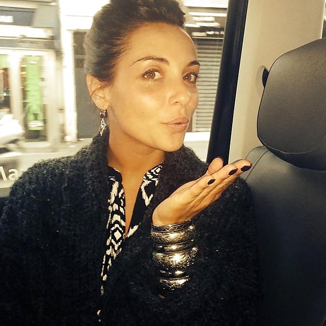 25P Priscilla Betti la petite chanteuse devenue une chienne!!! 