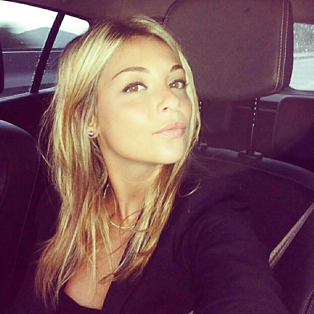 25P Priscilla Betti la petite chanteuse devenue une chienne!!! 