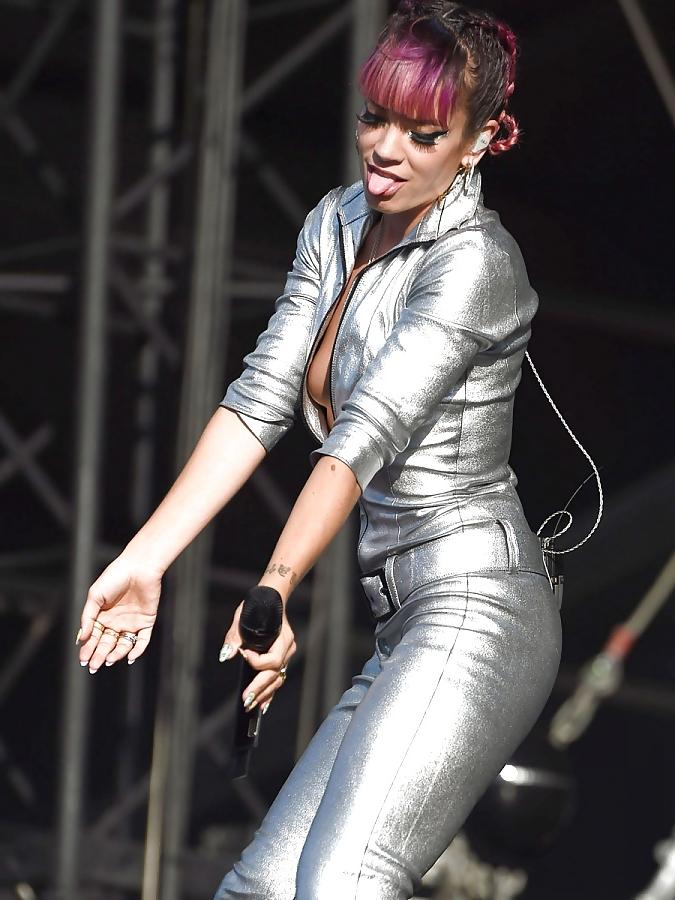 8P Lily Allen juicy pink nipples and big butt !!!
