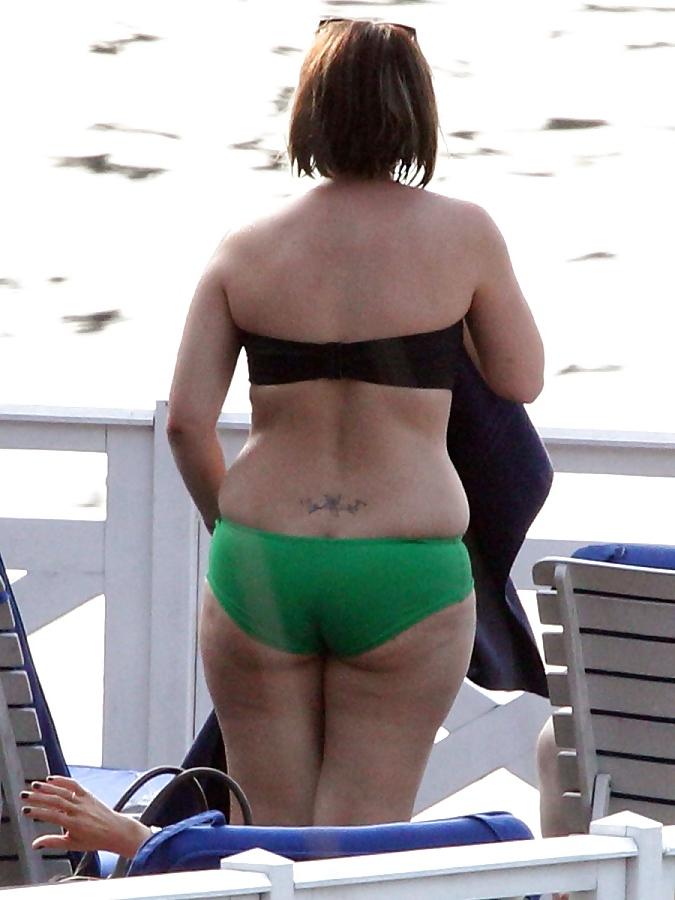 8P Lily Allen juicy pink nipples and big butt !!!