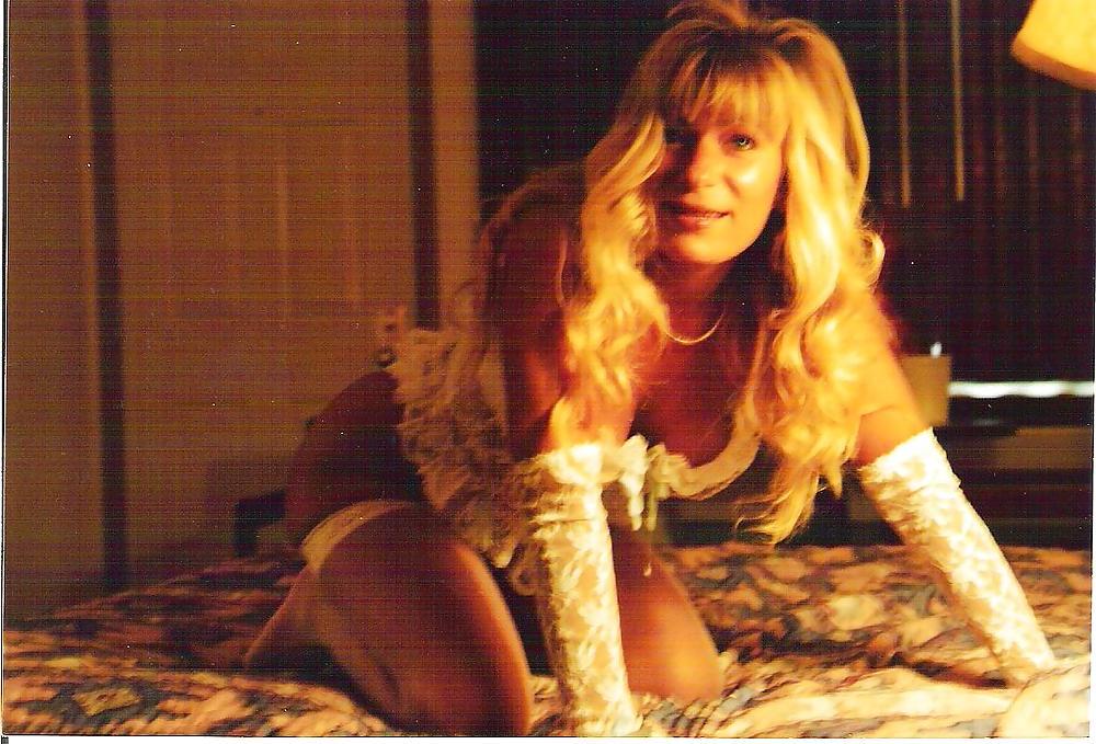 7P Blonde MILF..