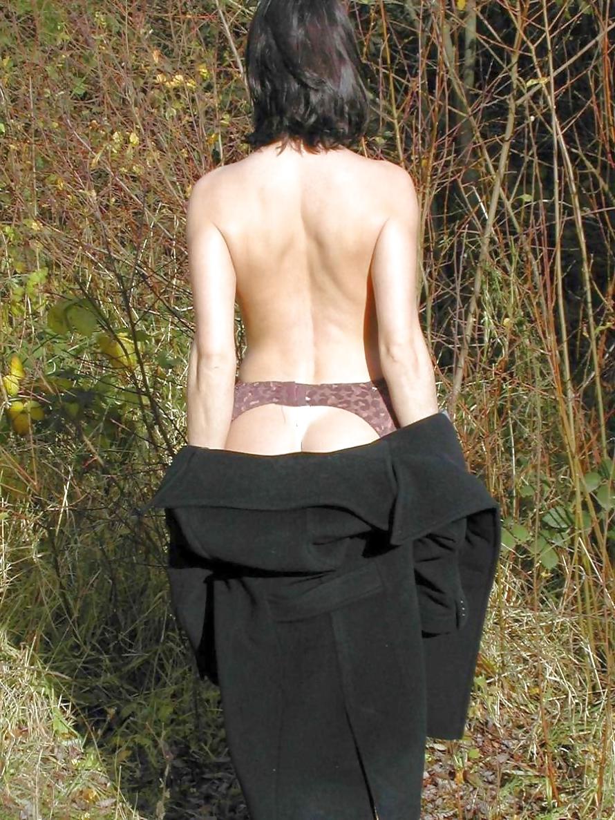 10P Milf Sofia Nude Outdoor