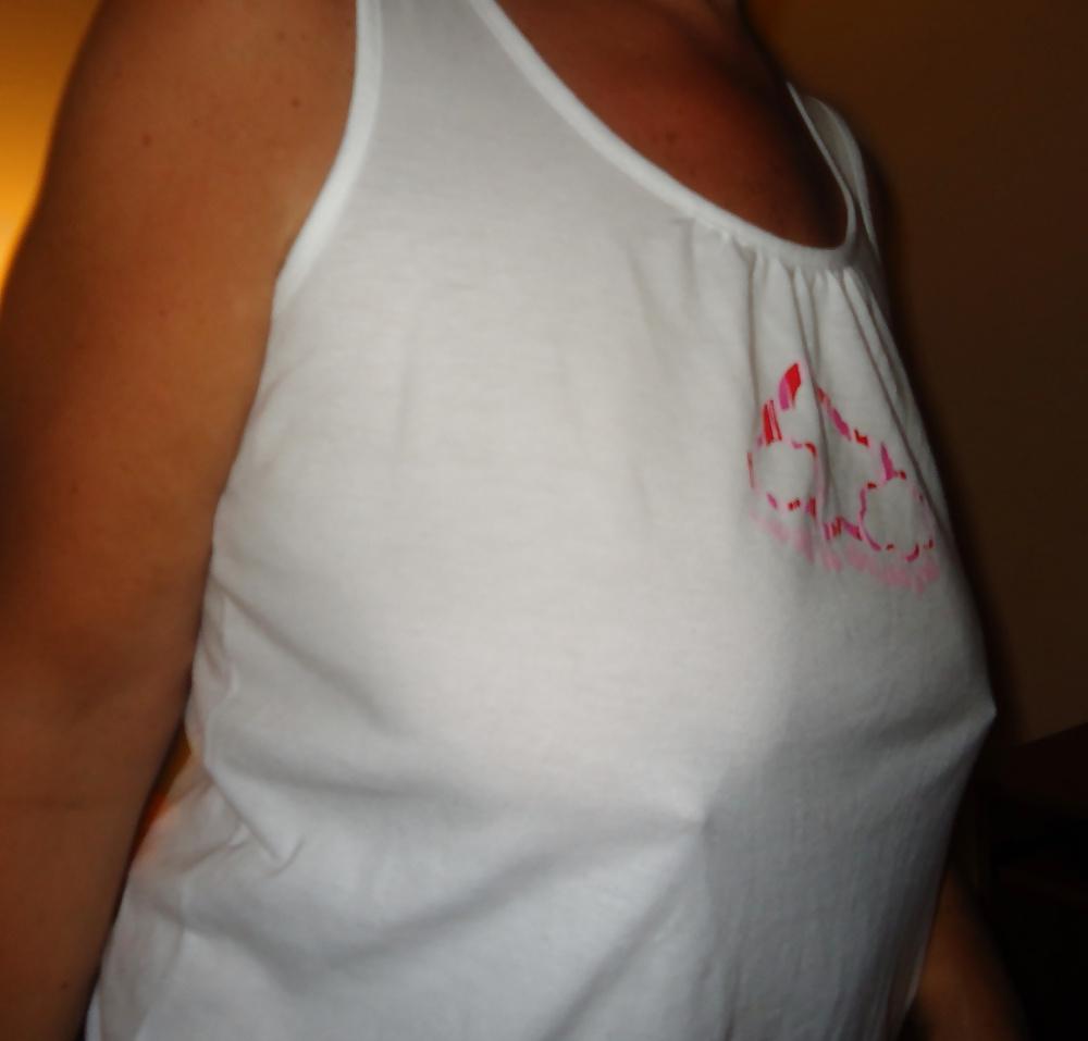 4P Wifes Natural Tits