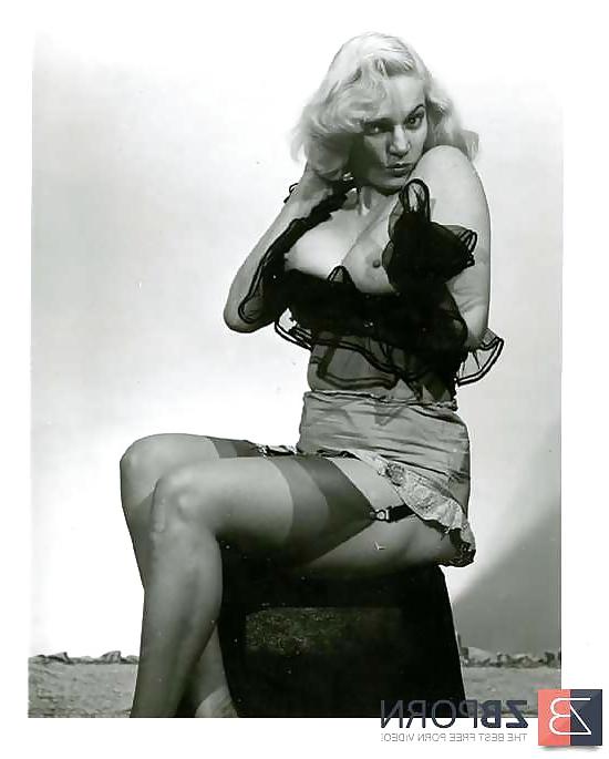 17P Busty vintage 