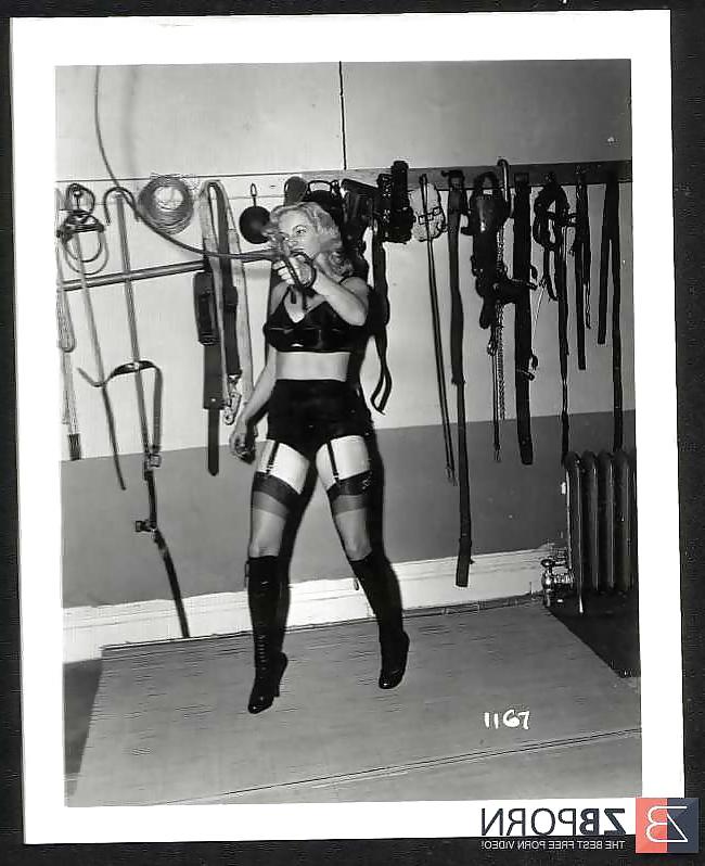 17P Busty vintage 