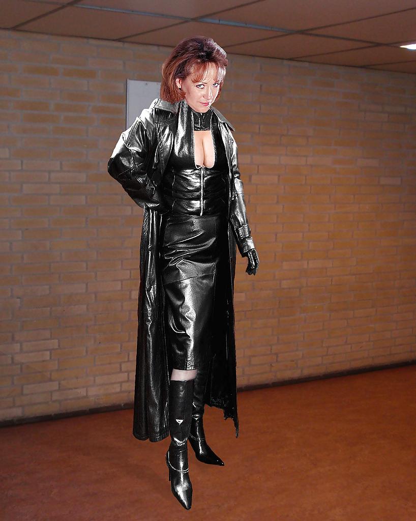 20P Leather, latex, pvc mom teens