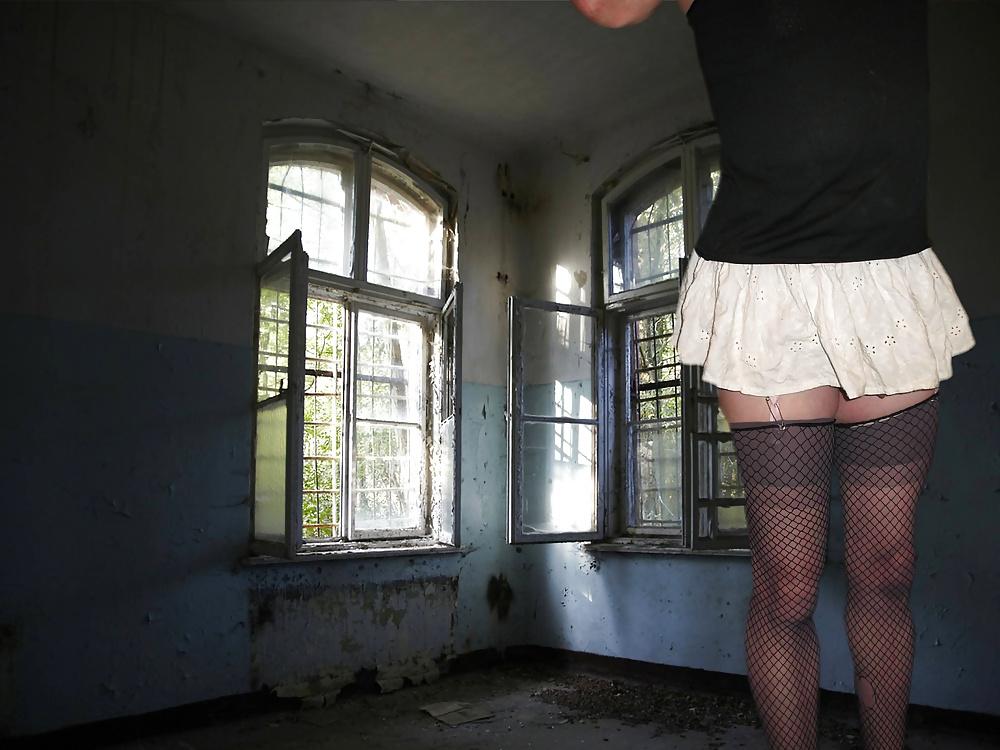 20P Flashing +useing bottle+candle in empty buildings