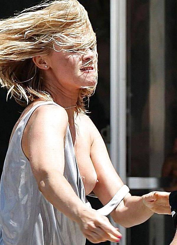 25P Celebrity Downblouse
