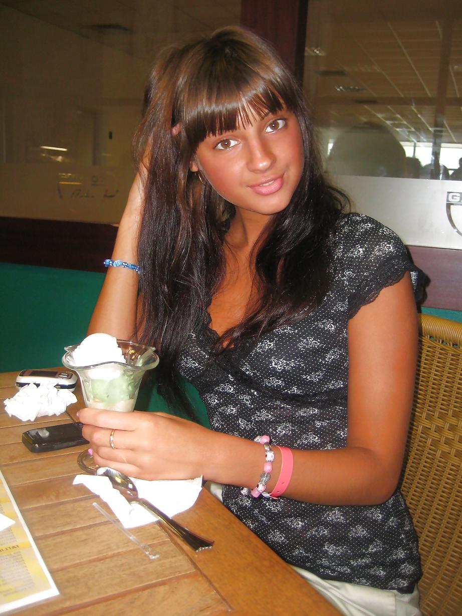 25P Sexy tanned teen