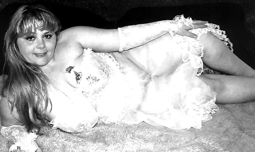16P Vintage lady's &  Buxomness-num-001