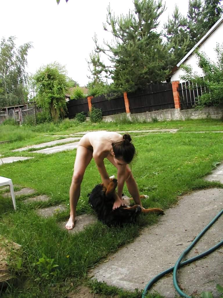 25P Exhibitionist Milf 4