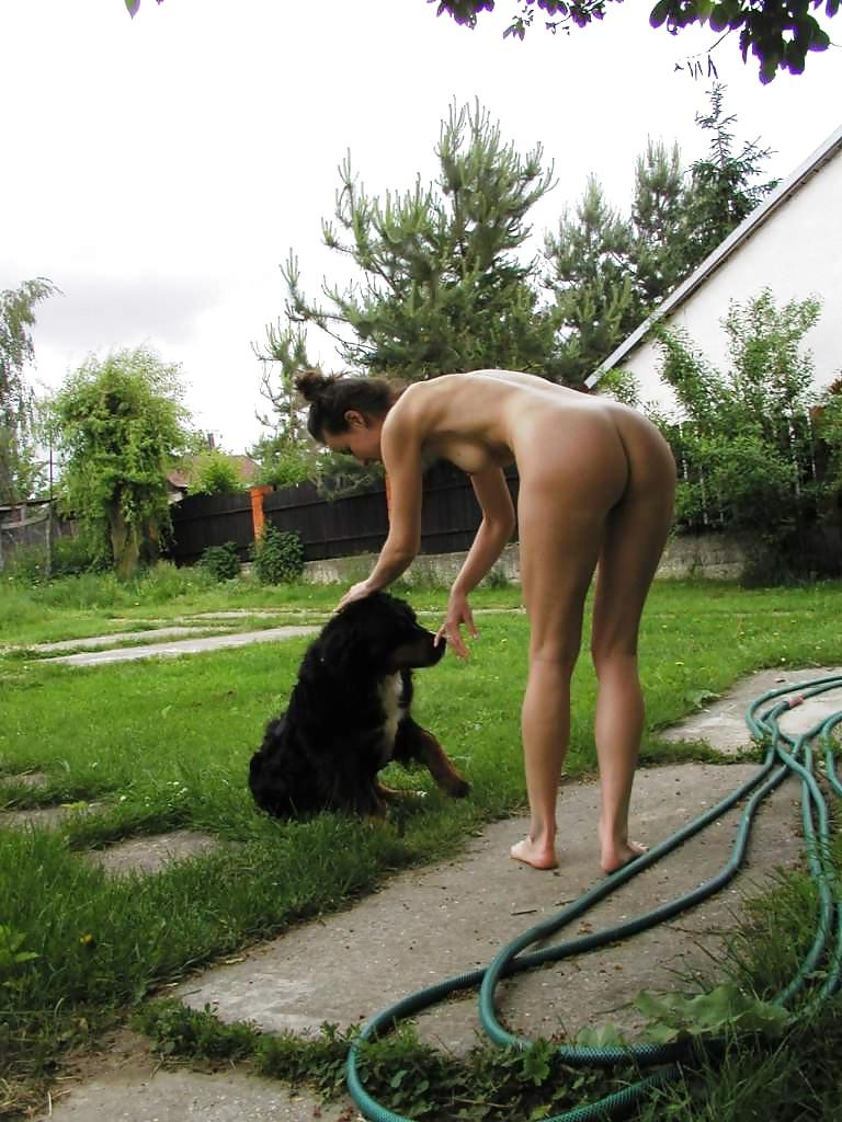 25P Exhibitionist Milf 4