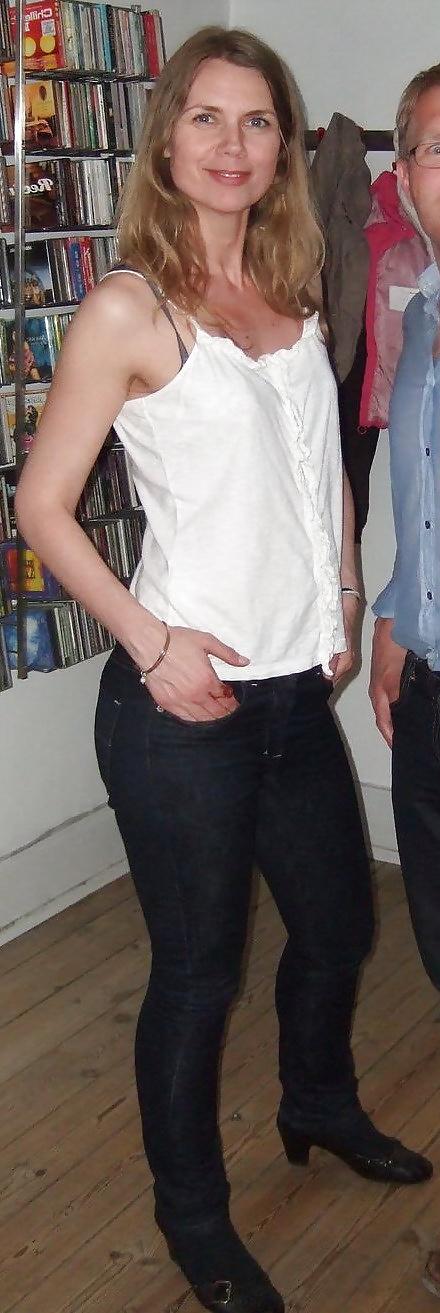 21P Your mom is a sexy dressed slut 8
