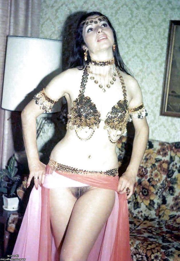25P Hot Hairy Vintage AM Milf
