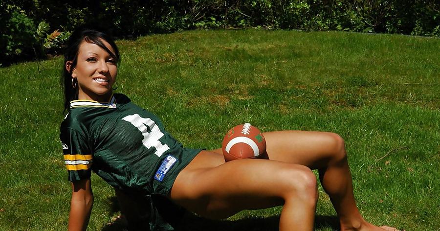 12P Hot and Sexy Green Bay Football Fan