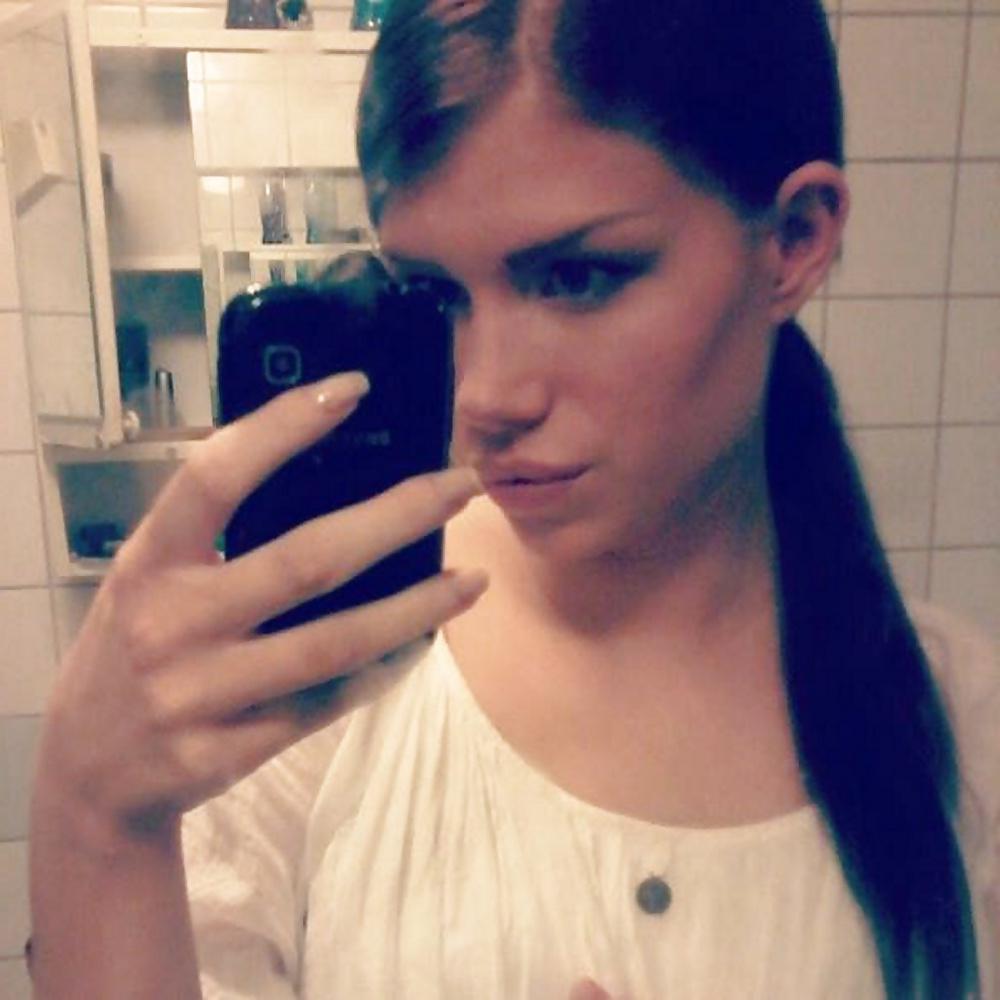 25P A swedish girl called Nicole S.