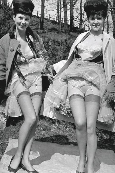 25P Vintage Ladies In Stockings