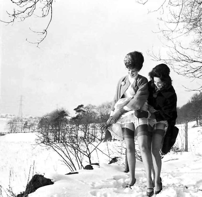 25P Vintage ladies-white panties and snow!