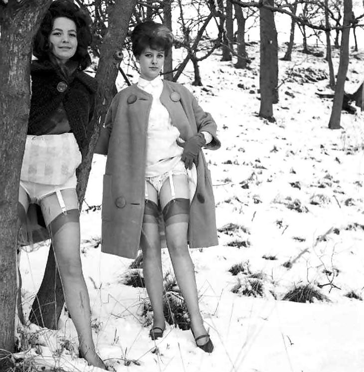 25P Vintage ladies-white panties and snow!