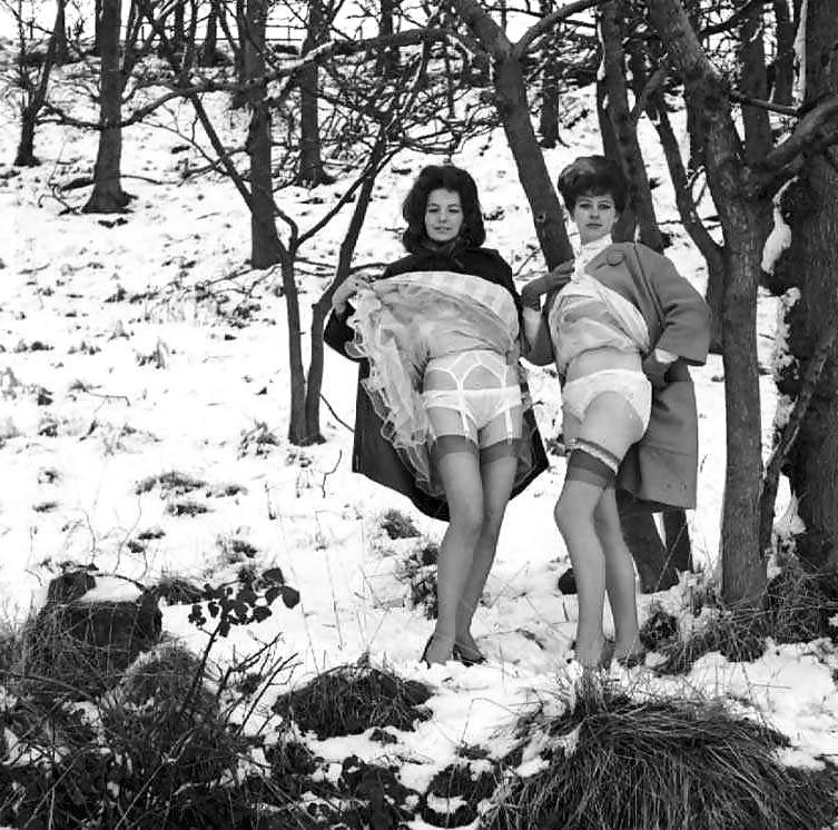 25P Vintage ladies-white panties and snow!