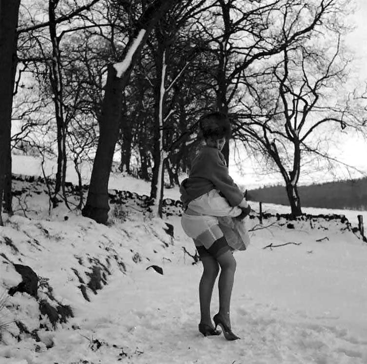 25P Vintage ladies-white panties and snow!