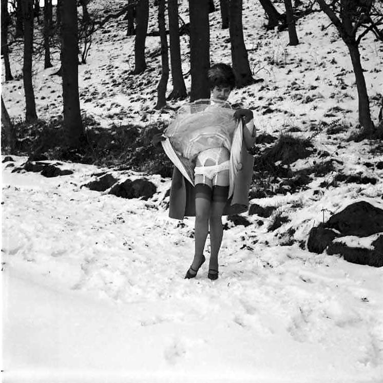 25P Vintage ladies-white panties and snow!
