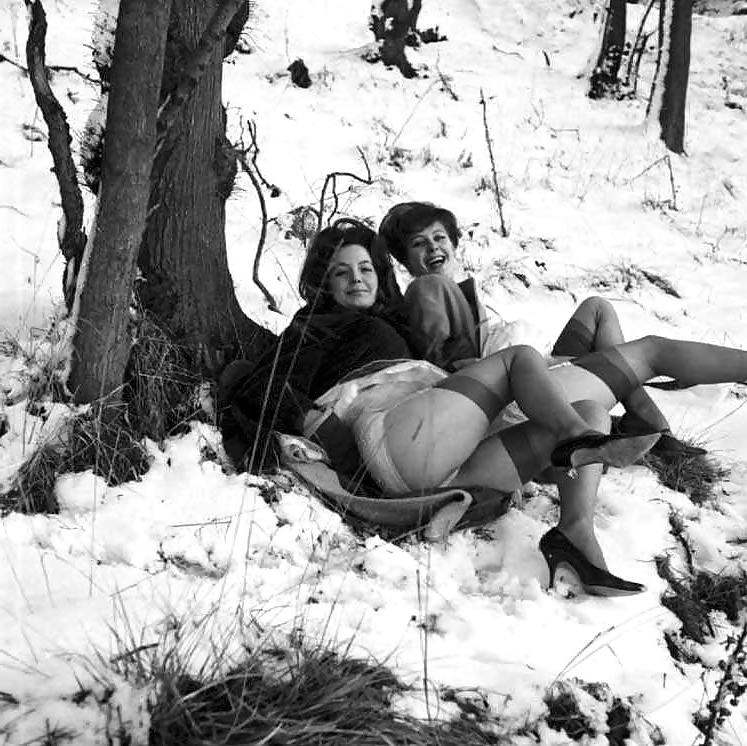 25P Vintage ladies-white panties and snow!