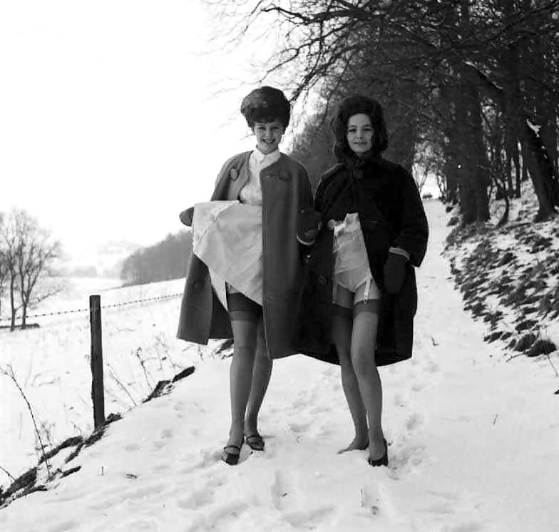 25P Vintage ladies-white panties and snow!