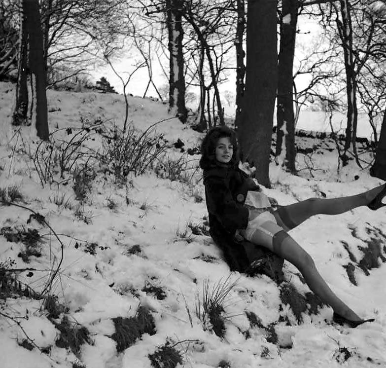 25P Vintage ladies-white panties and snow!