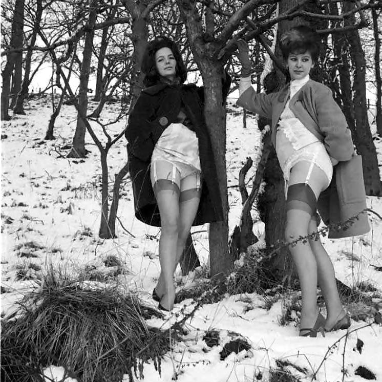 25P Vintage ladies-white panties and snow!