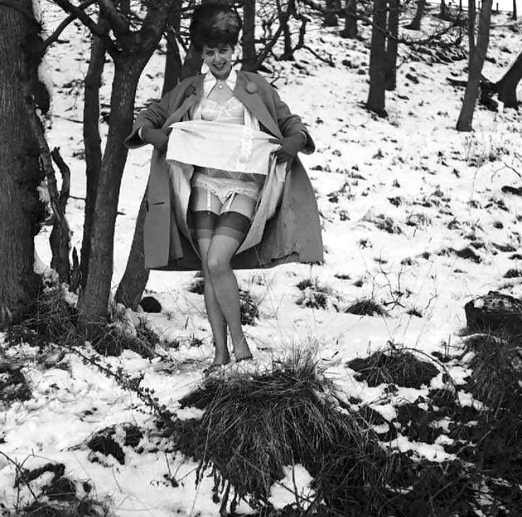 25P Vintage ladies-white panties and snow!