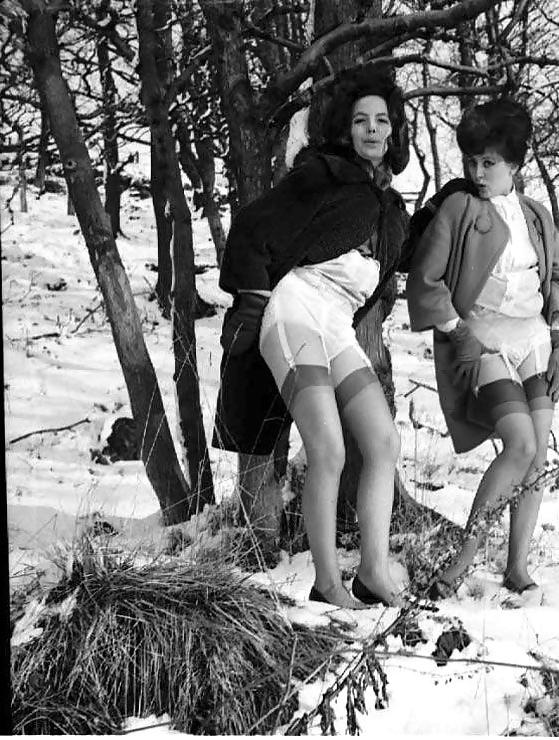 25P Vintage ladies-white panties and snow!