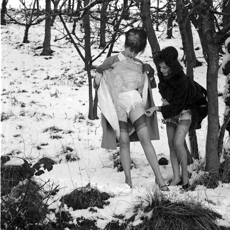 25P Vintage ladies-white panties and snow!