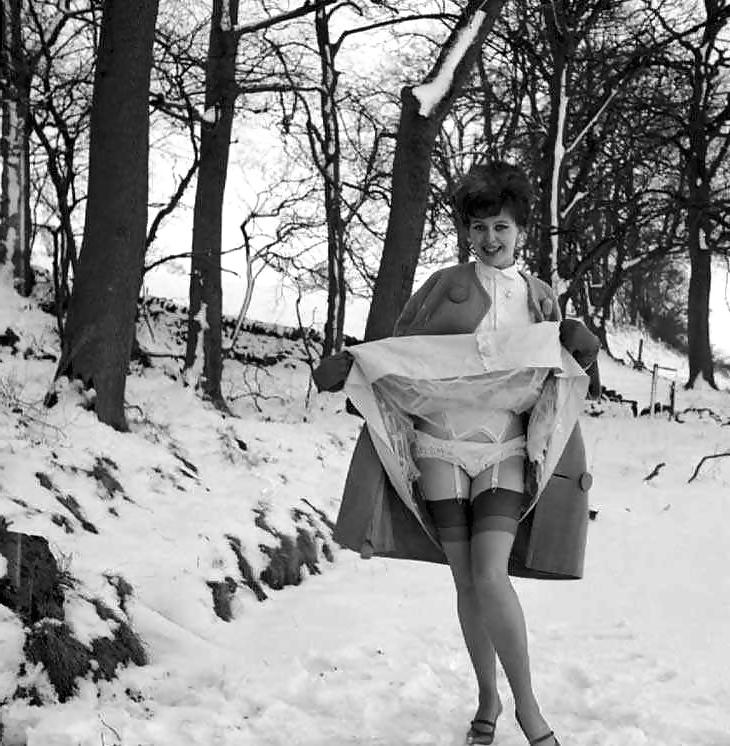25P Vintage ladies-white panties and snow!