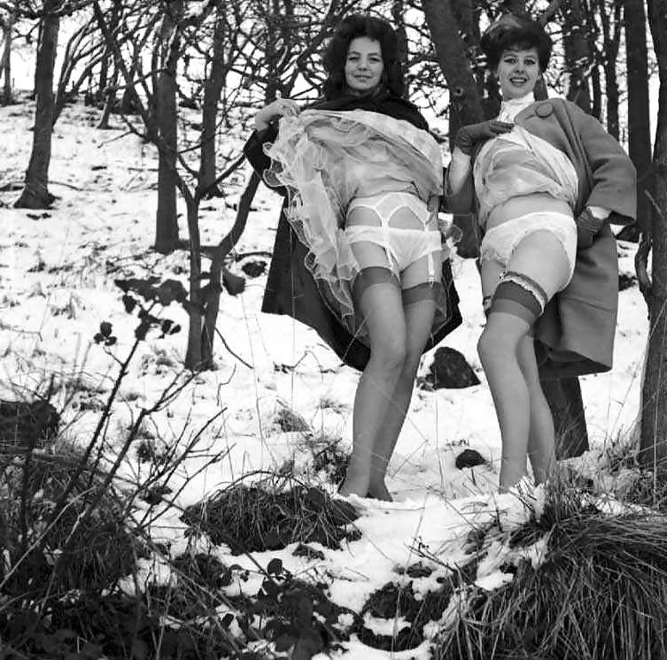 25P Vintage ladies-white panties and snow!