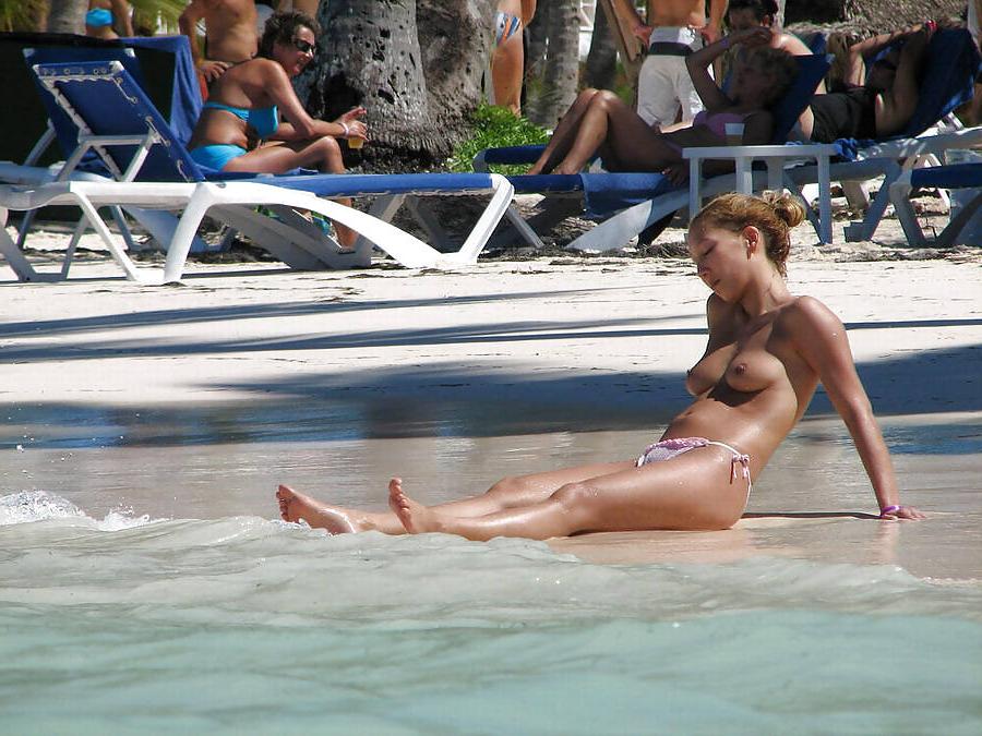 15P Nice beach, bikini and pool girls 8