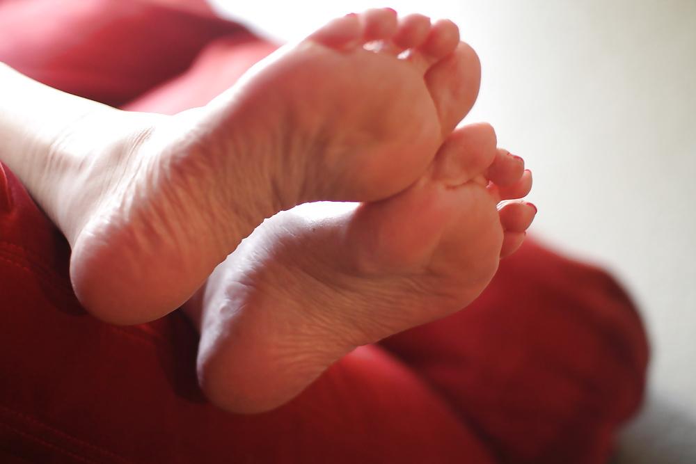 25P Feet toes polish foot
