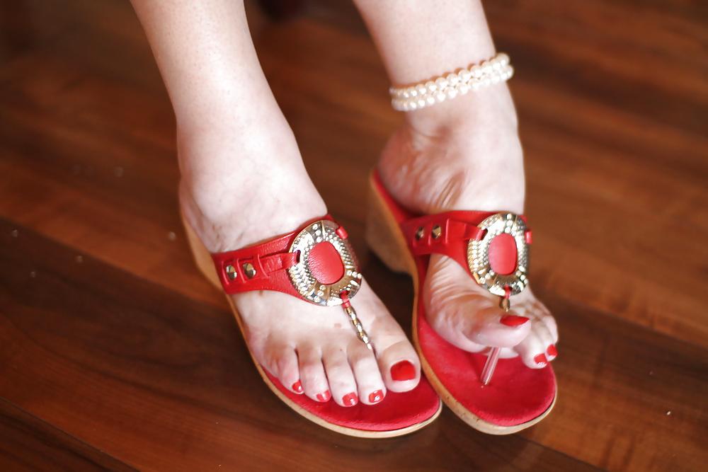 25P Feet toes polish foot