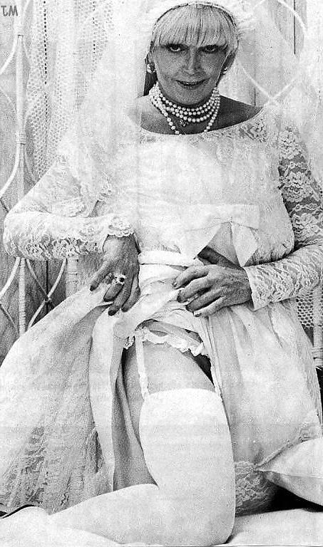 25P Vintage pornstar Candy Samples in bridal outfit