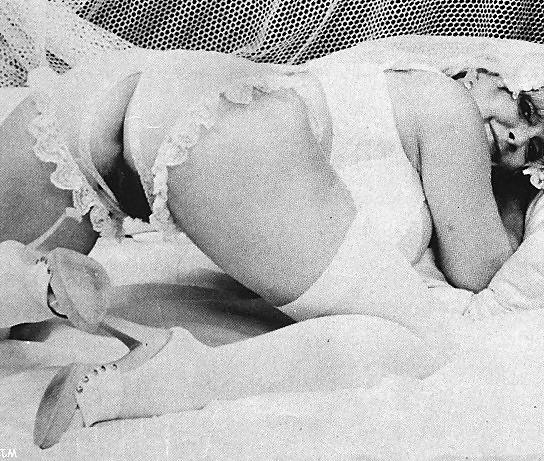 25P Vintage pornstar Candy Samples in bridal outfit