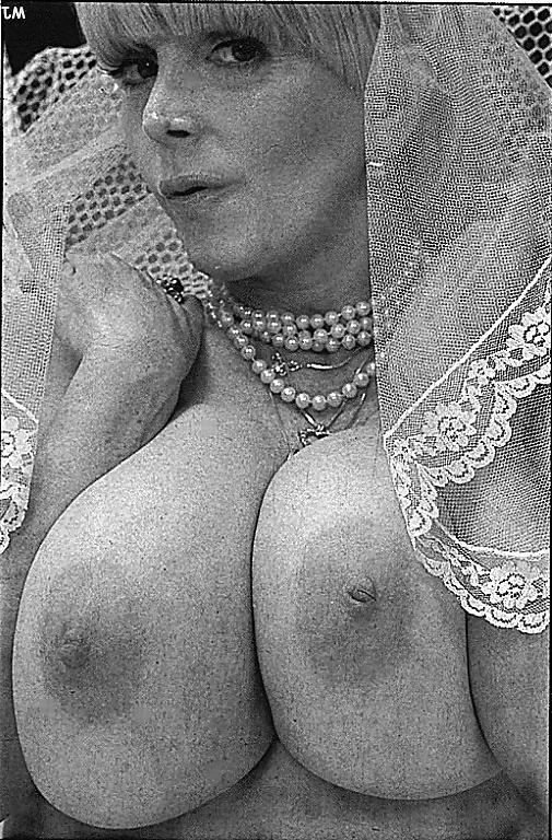 25P Vintage pornstar Candy Samples in bridal outfit